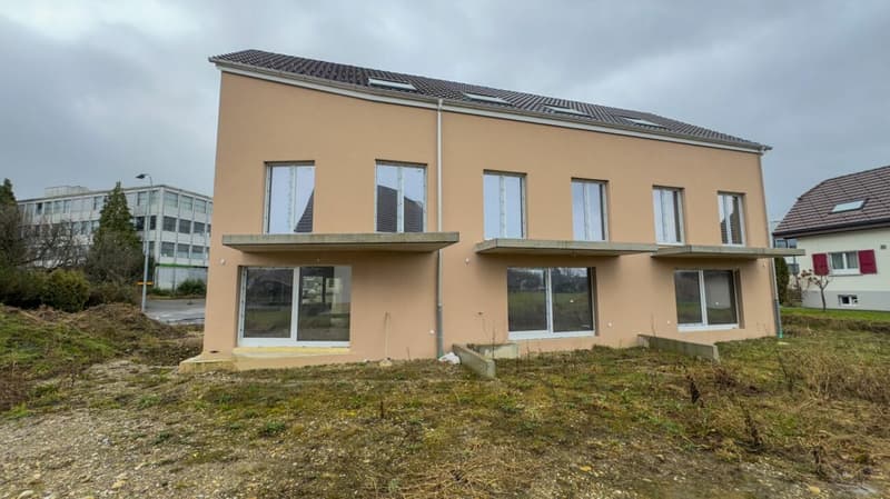 Casa a schiera affine in posizione centrale (2)