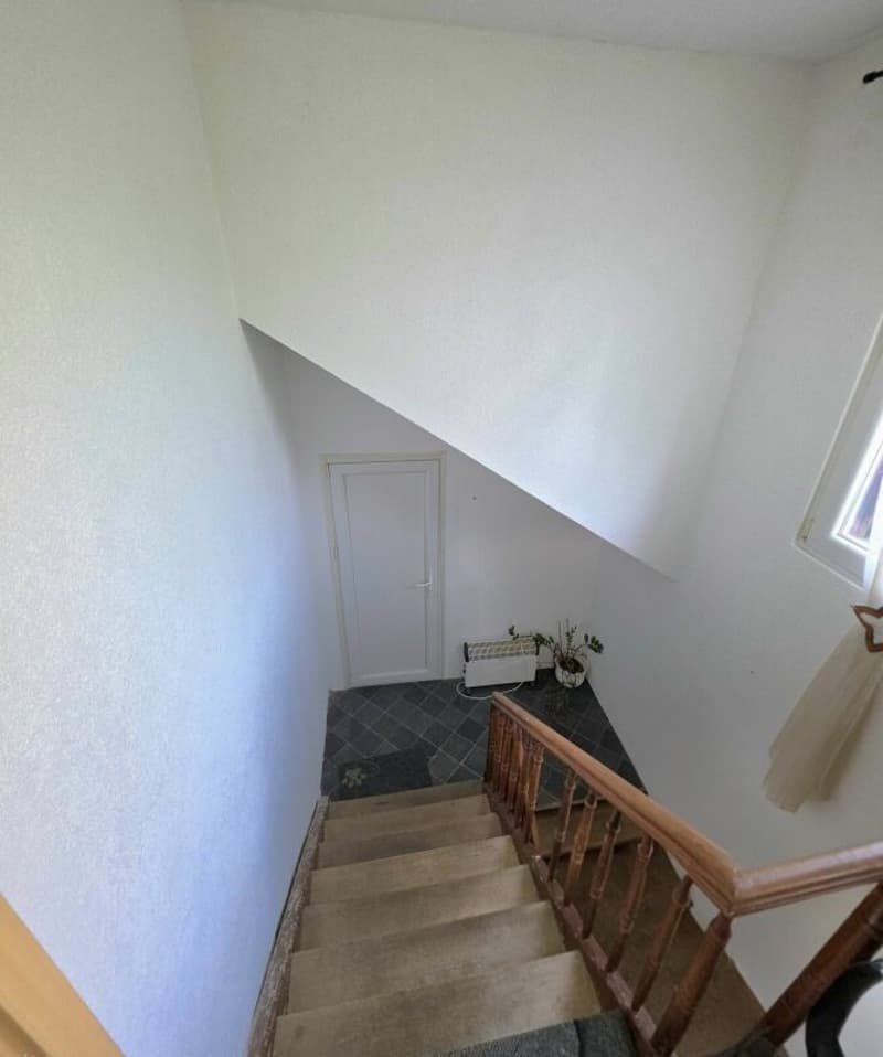 Casa unifamiliare indipendente con un appartamento per piano e terreno edificabile (10)