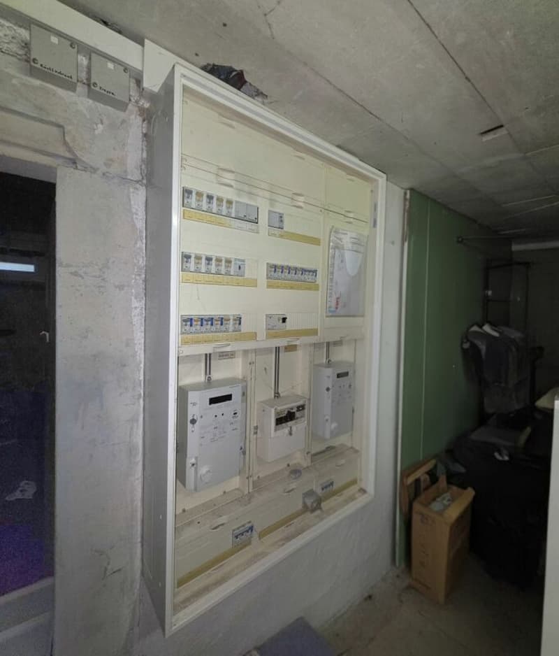 Casa unifamiliare indipendente con un appartamento per piano e terreno edificabile (14)