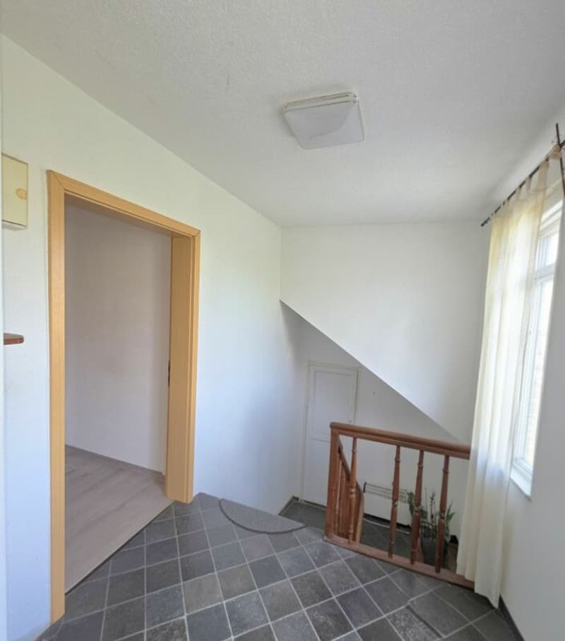 Casa unifamiliare indipendente con un appartamento per piano e terreno edificabile (7)