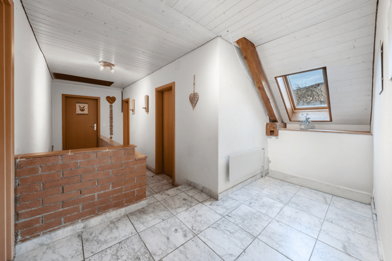 Maison bifamiliale avec grand terrain (9)