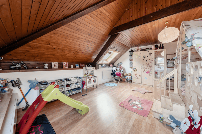 Maison bifamiliale avec grand terrain (12)