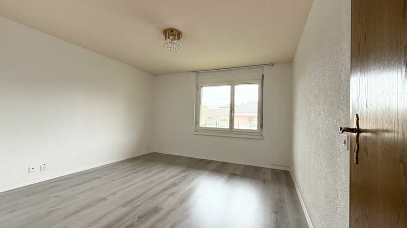 Attractive, spacious and bright 4.5 room apartment in the heart of Aegerten (7)