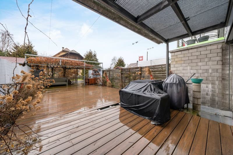 Row house with sunny outdoor areas! (5)