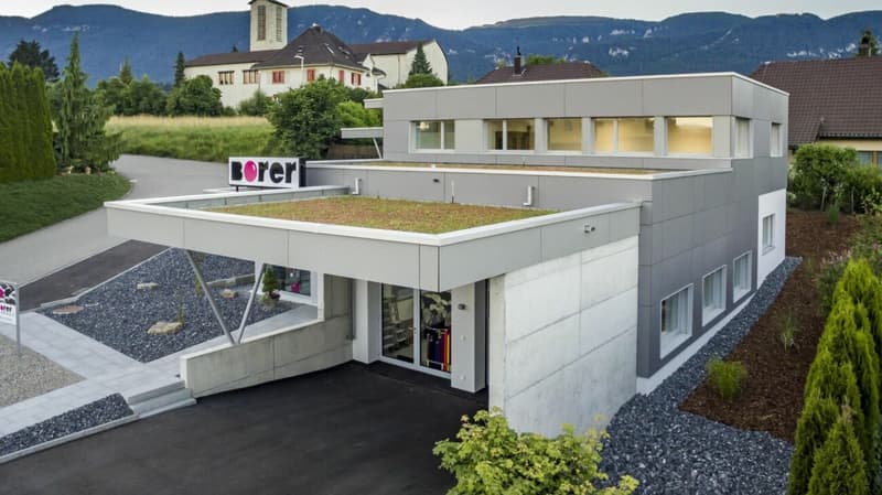 Modern and very high-quality commercial property (2)