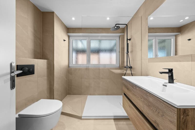 Fully renovated 4.5-room attic apartment with large terrace and panoramic view! (7)