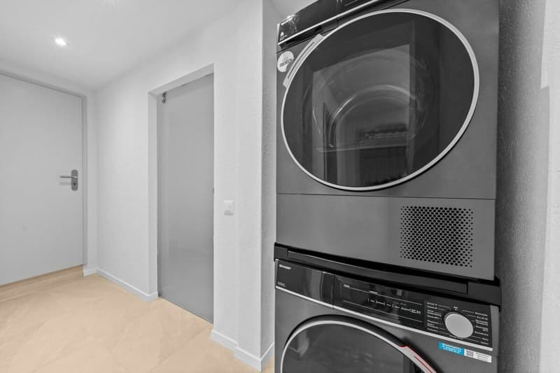 Fully renovated 4.5-room attic apartment with large terrace and panoramic view! (12)