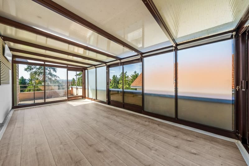 Fully renovated 4.5-room attic apartment with large terrace and panoramic view! (14)