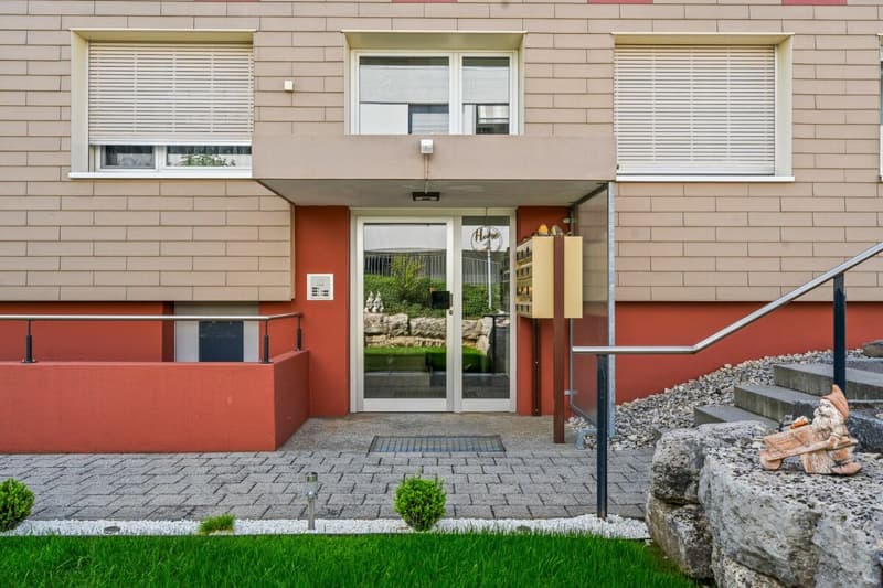 Fully renovated 4.5-room attic apartment with large terrace and panoramic view! (20)