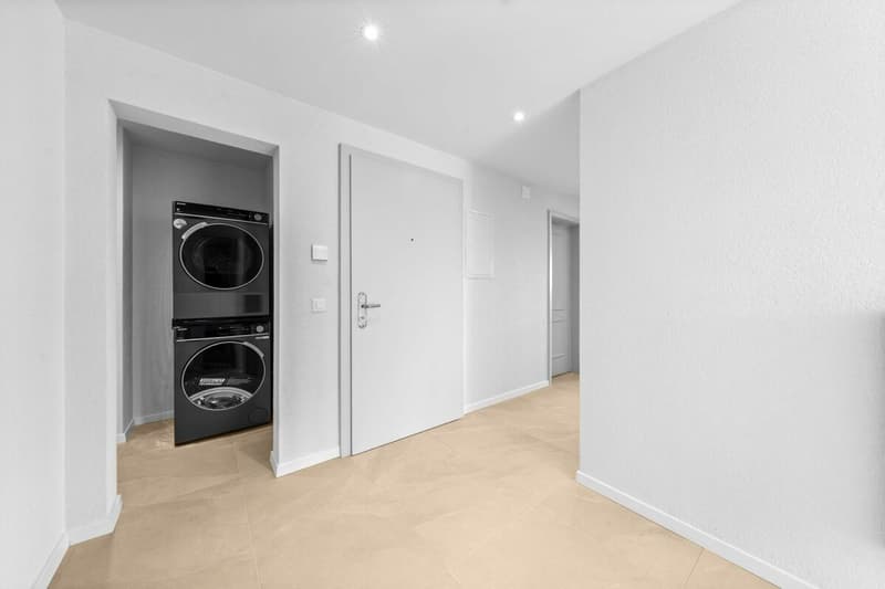 Fully renovated 4.5-room attic apartment with large terrace and panoramic view! (10)