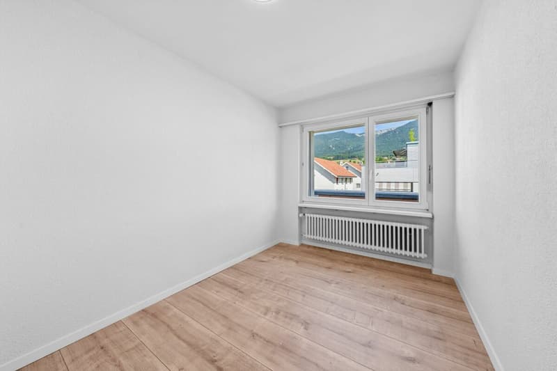 Fully renovated 4.5-room attic apartment with large terrace and panoramic view! (11)