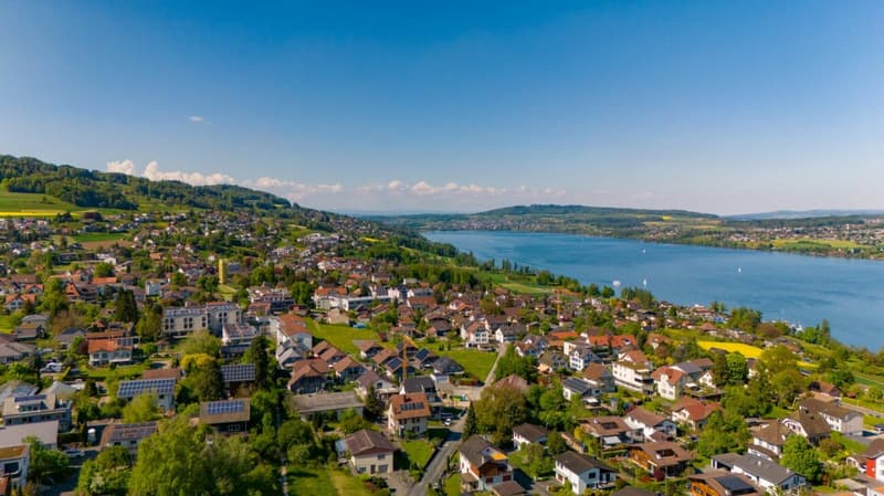 Building land in a good location, residential and commercial zone with lake view (3)
