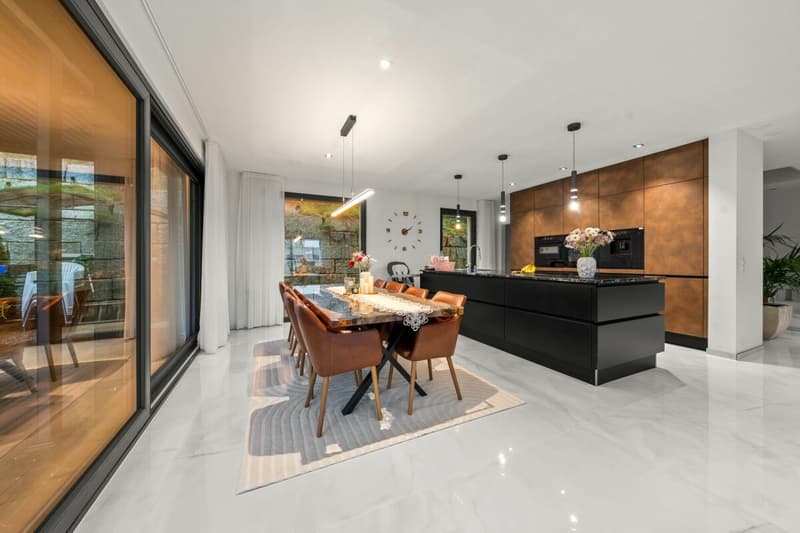 Luxuriöses 7.5 Zimmer Einfamilienhaus mit viel Platz (5)