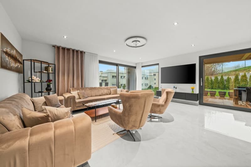 Luxuriöses 7.5 Zimmer Einfamilienhaus mit viel Platz (3)