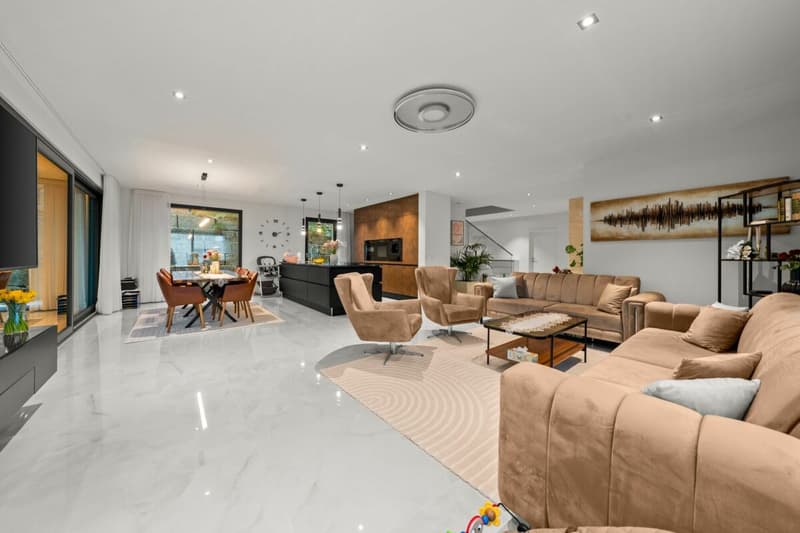 Luxuriöses 7.5 Zimmer Einfamilienhaus mit viel Platz (4)