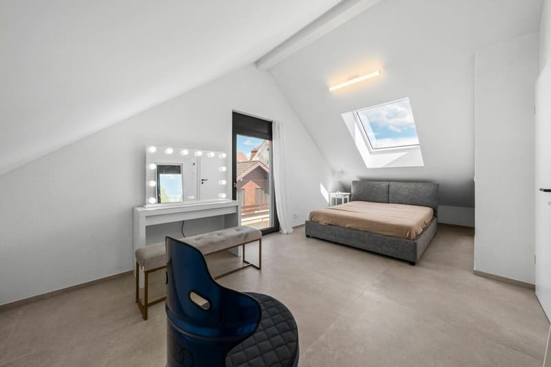 Exklusives Einfamilienhaus mit Pool, Smarthome und luxuriöser Ausstattung (12)