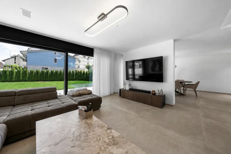 Exklusives Einfamilienhaus mit Pool, Smarthome und luxuriöser Ausstattung (3)