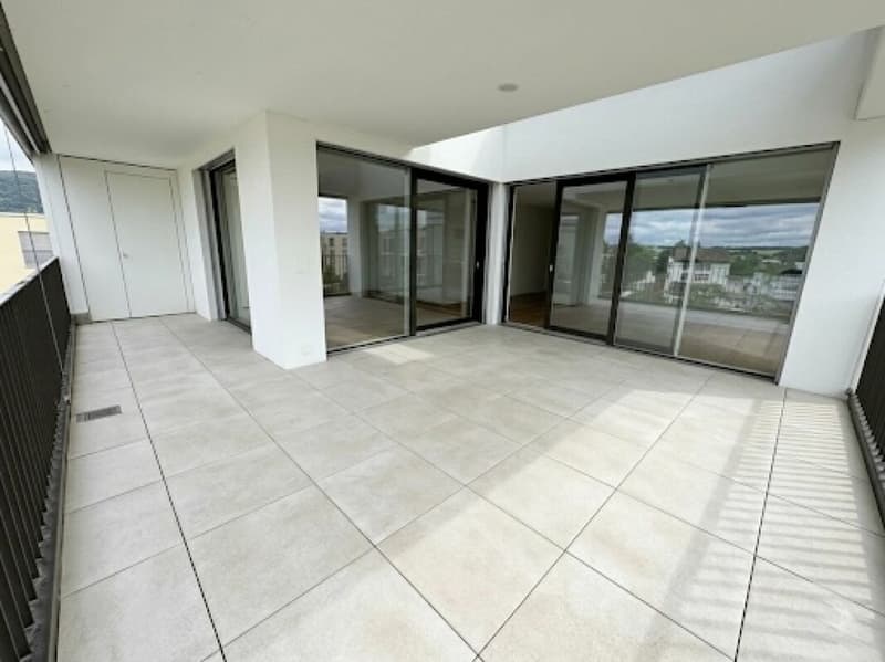 Hochwertige 4.5 Zimmer Wohnung mit grossem Balkon (10)