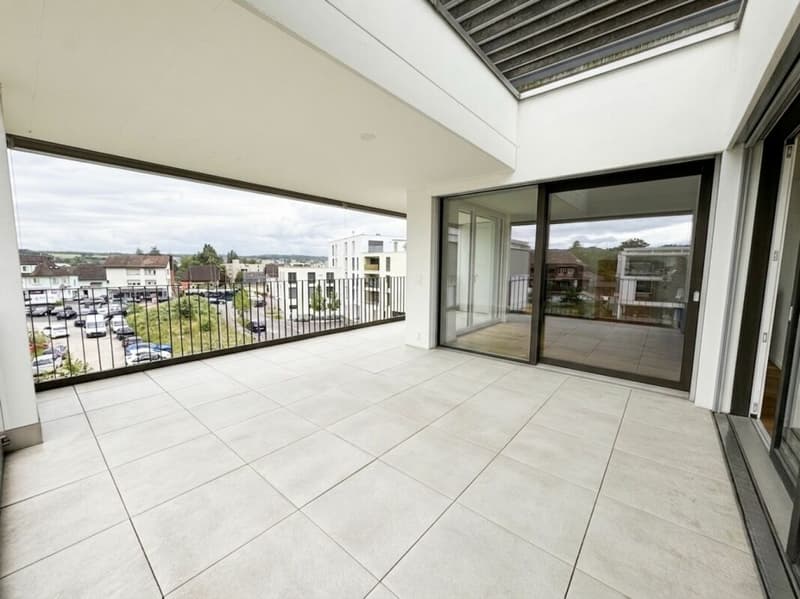 Hochwertige 4.5 Zimmer Wohnung mit grossem Balkon (11)