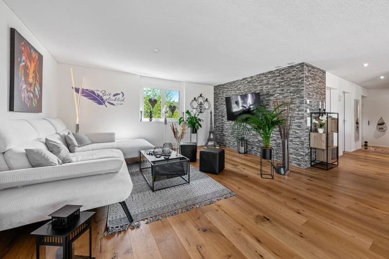 Exklusive 5.5-Zimmer-Attikawohnung mit 152 m² Terrasse & Weitsicht! (8)