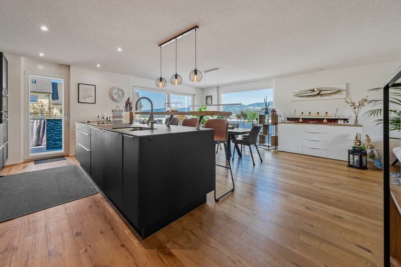 Exklusive 5.5-Zimmer-Attikawohnung mit 152 m² Terrasse & Weitsicht! (7)
