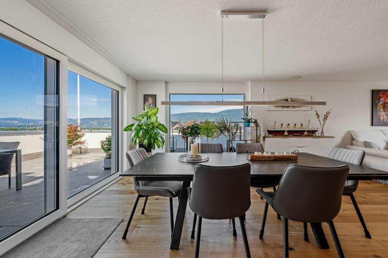 Exklusive 5.5-Zimmer-Attikawohnung mit 152 m² Terrasse & Weitsicht! (12)