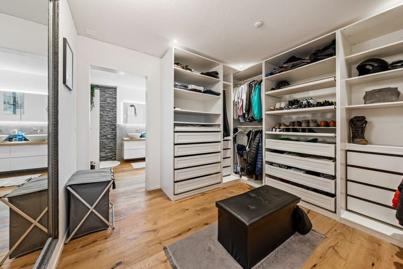 Exklusive 5.5-Zimmer-Attikawohnung mit 152 m² Terrasse & Weitsicht! (17)