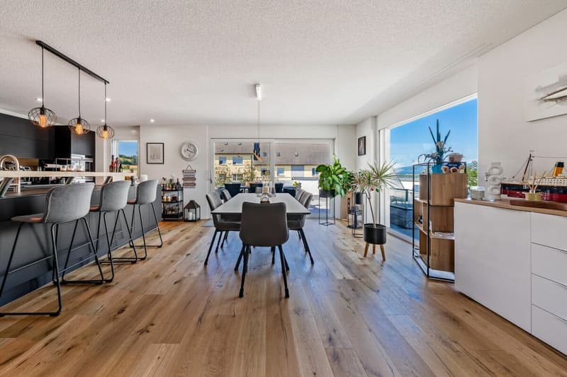 Exklusive 5.5-Zimmer-Attikawohnung mit 152 m² Terrasse & Weitsicht! (5)