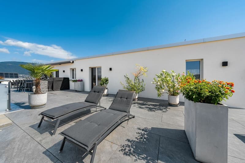 Exklusive 5.5-Zimmer-Attikawohnung mit 152 m² Terrasse & Weitsicht! (2)
