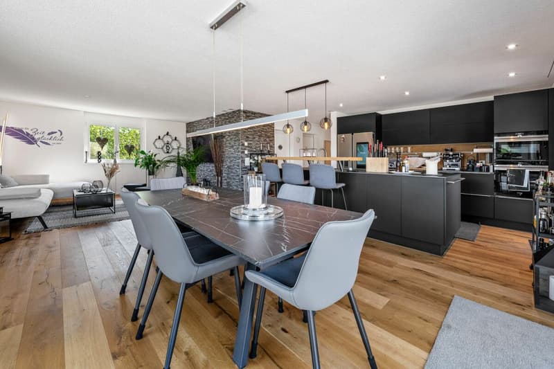 Exklusive 5.5-Zimmer-Attikawohnung mit 152 m² Terrasse & Weitsicht! (9)