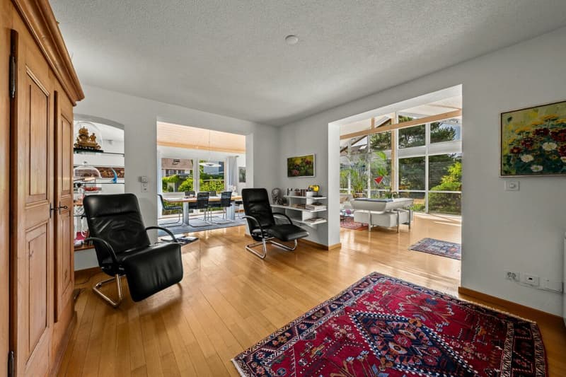 Wohnglück am Wasser: Exklusives 6.5 Zimmer Haus mit privater Natur Oase (8)