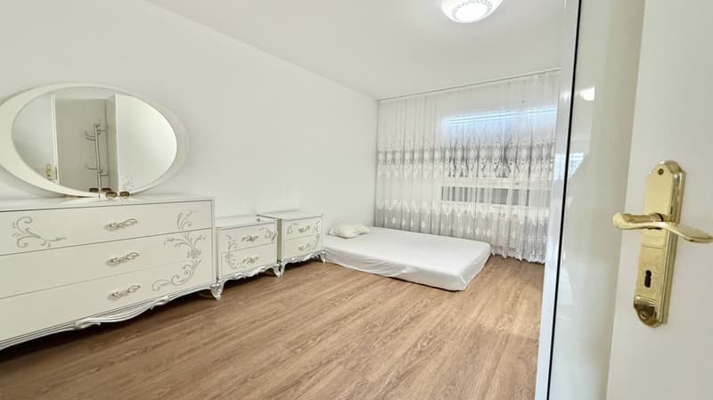 Grosszügige 4.5-Zimmer Wohnung im beliebten Holenacker-Quartier (5)