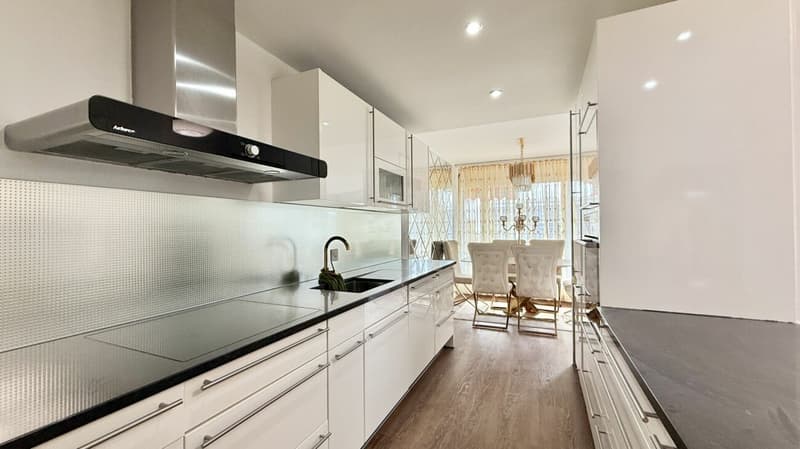Grosszügige 4.5-Zimmer Wohnung im beliebten Holenacker-Quartier (2)