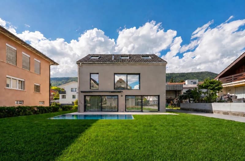 Exklusives Einfamilienhaus mit Pool, Smarthome und luxuriöser Ausstattung (1)