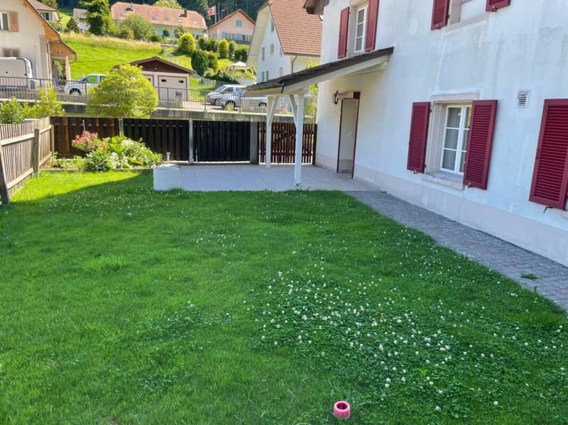 Grosszügige 4.5-Zimmer-Gartenwohnung mit über 100 m² Gartenfläche! (2)