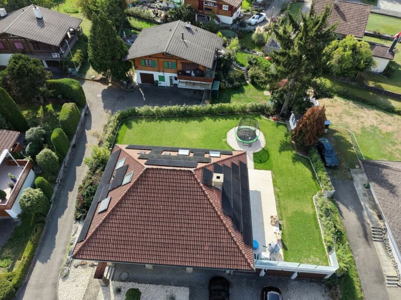 Wunderschönes, grosses 8.5 Zimmer EFH an Privatstrasse, mit grossem Garten (30)