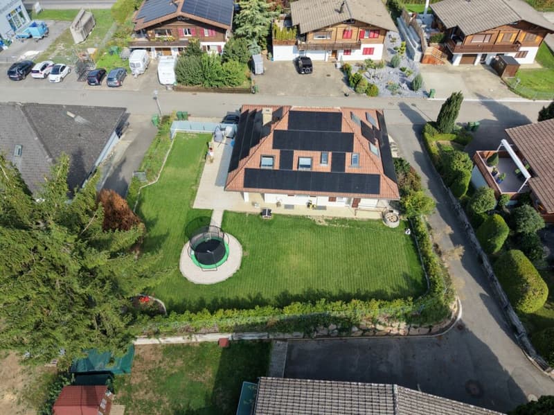 Wunderschönes, grosses 8.5 Zimmer EFH an Privatstrasse, mit grossem Garten (27)