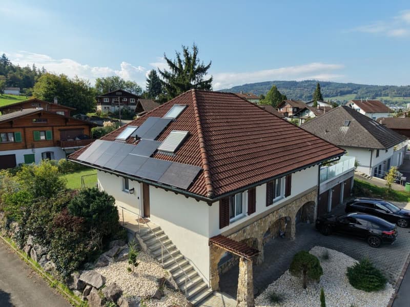 Wunderschönes, grosses 8.5 Zimmer EFH an Privatstrasse, mit grossem Garten (26)