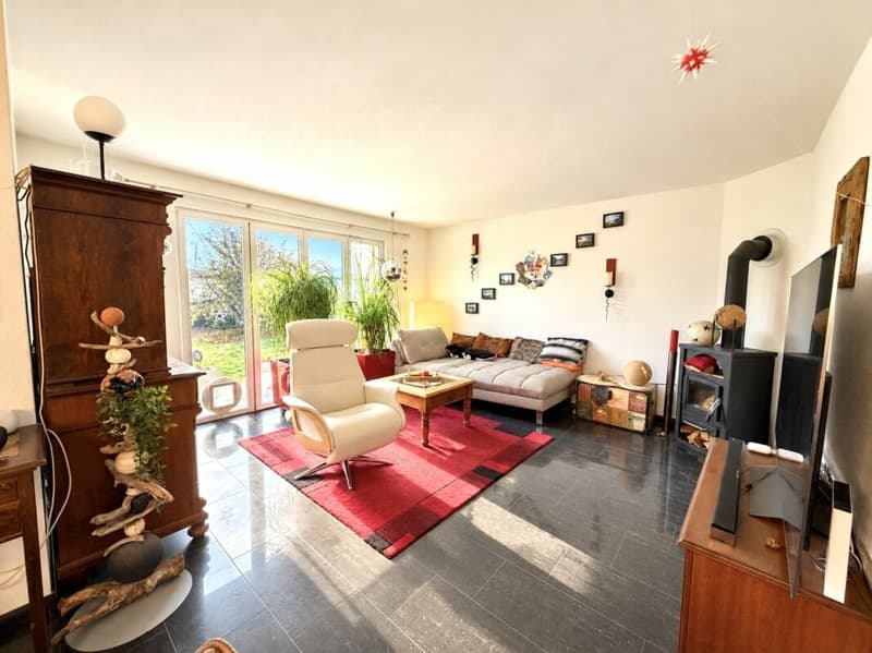Schöne 4.5 Zimmer Gartenwohnung an ruhiger Lage (2)
