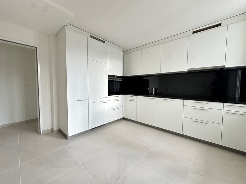 Last apartment! Freshly renovated 4-room apartments in the best location (2)