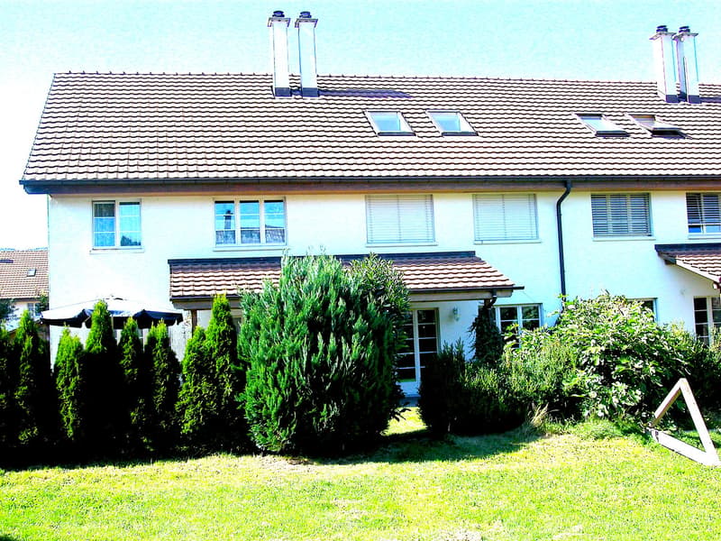 Einfamilienhaus mit grosszügigem Garten und gedecktem Sitzplatz (1)
