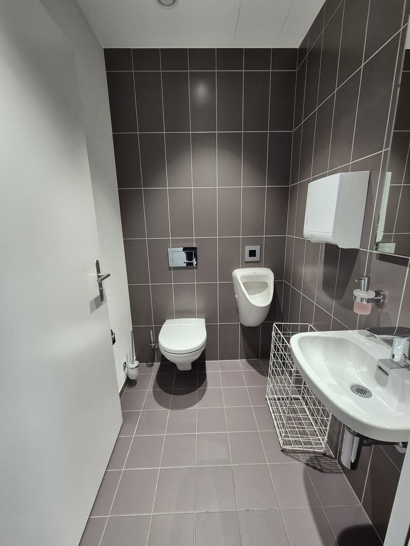 Attractive commercial space directly at Munichstein train station (5)