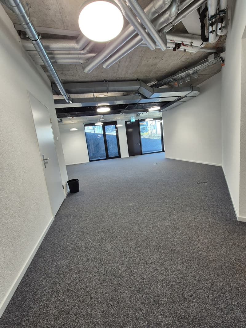 Attractive commercial space directly at Munichstein train station (4)