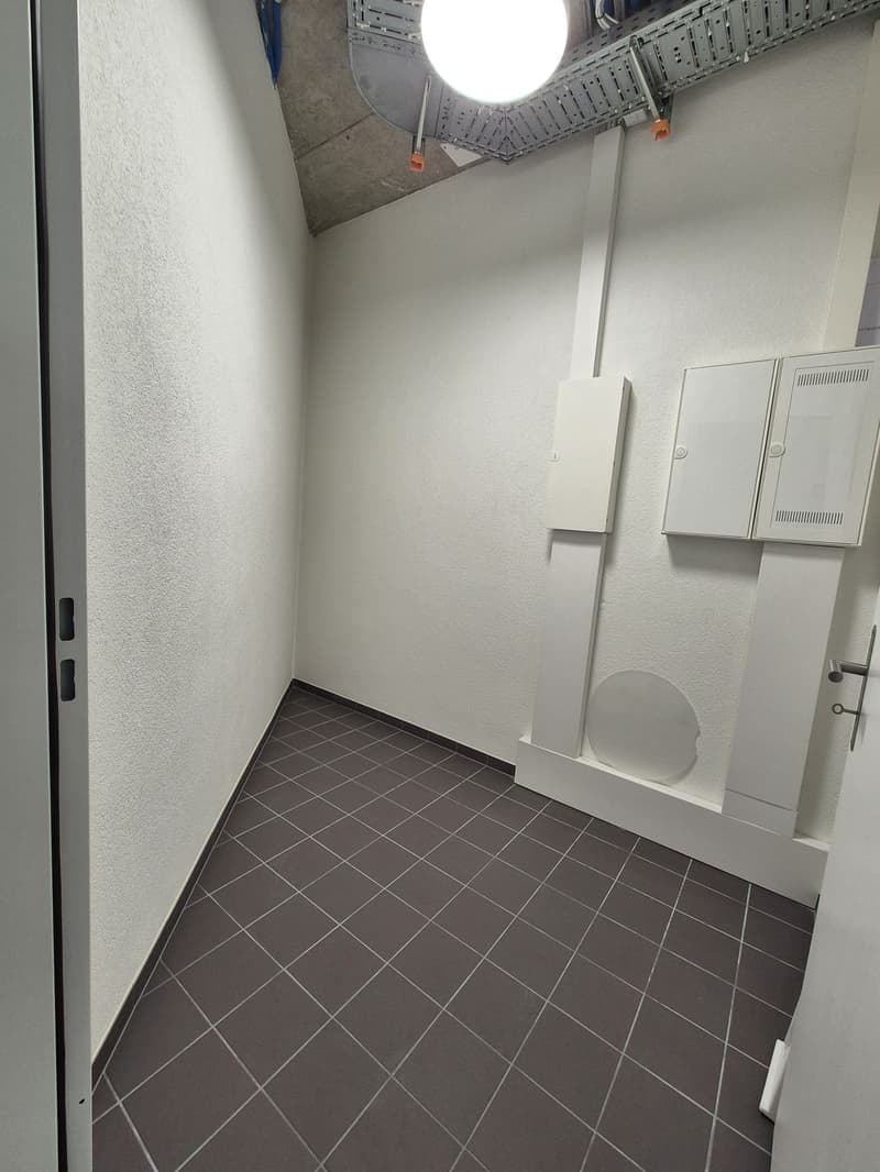 Attractive commercial space directly at Munichstein train station (8)