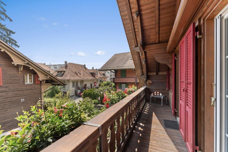 Einfamilienhaus mit Pool und Garage (2)