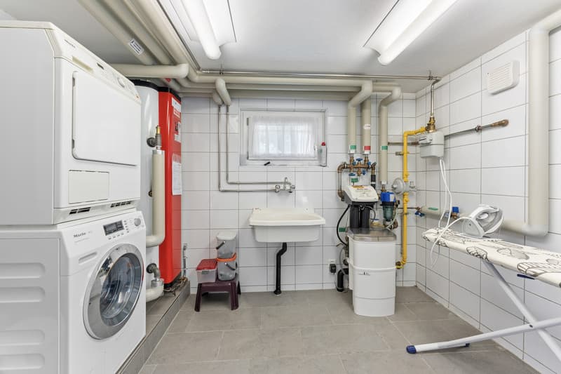 Einfamilienhaus mit Pool und Garage (11)