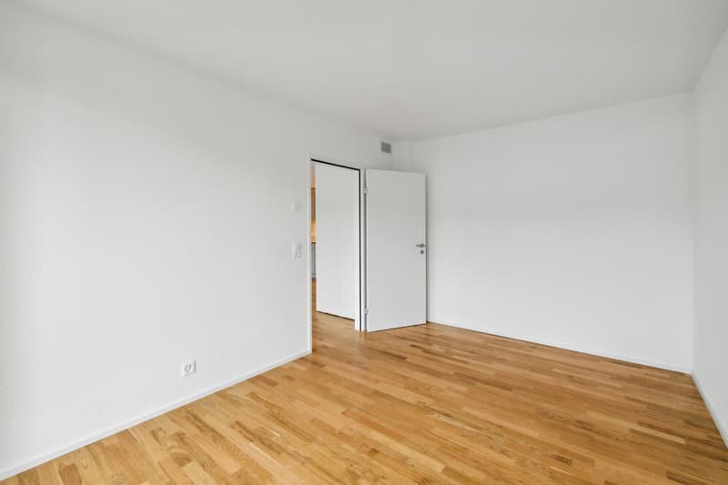 Moderne 4.5 Zimmerwohnung im Tower Münchenstein (5)