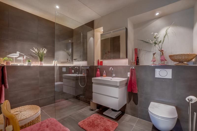 SPACIOUS UPPER FLOOR APARTMENT (5)