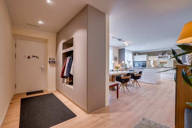 SPACIOUS UPPER FLOOR APARTMENT (6)