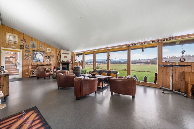 SPACIOUS LIVING (2)